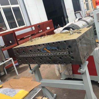 Dây chuyền sản xuất bảng điều khiển cửa nhựa tổng hợp PVC chống thấm nước